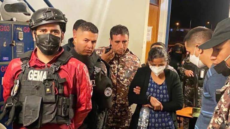 Juez ordena prohibición de salida del país para madre de Leandro Norero