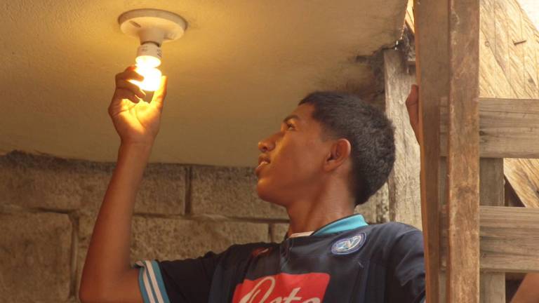 Ministerio de Energía y Minas abre concurso para comprar electricidad