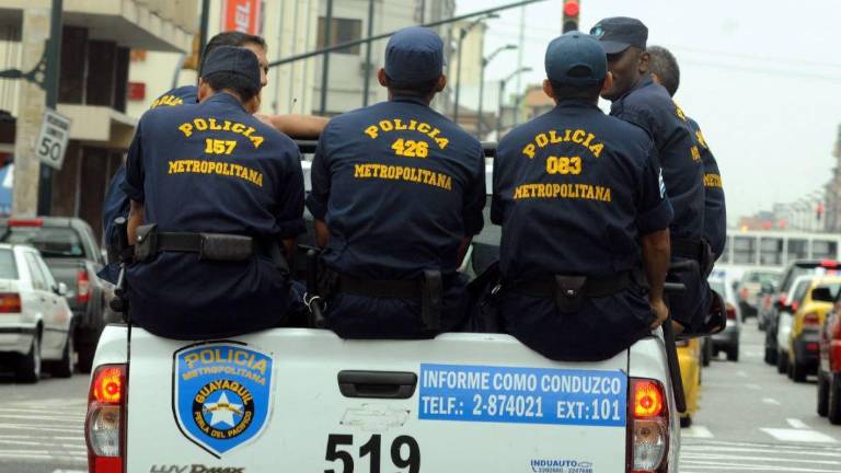 Altercado en el mercado central: Agente metropolitano fue agredido por comerciantes durante operativo