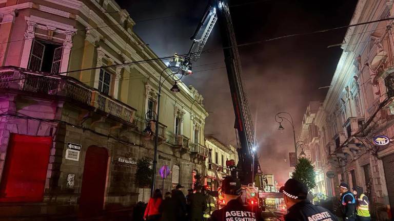 Riobamba: 150.000 galones de agua, más de 100 bomberos y drones controlaron voraz incendio