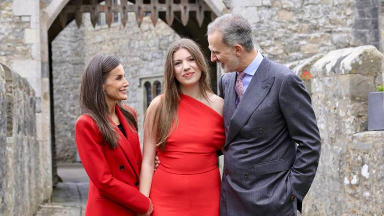 El rey Felipe y la Reina Letizia con su hija menor, la infanta Sofía.