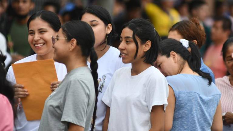 Becas para mujeres: Gobierno entregará USD 819,77 y amplía plazo para postular
