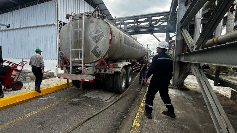 Cerca de 14.000 barriles de petróleo y agua se han recuperado tras derrame en Esmeraldas