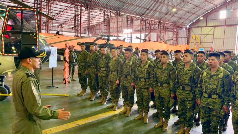 ¿Cómo puedo registrarme para el acuartelamiento de las Fuerzas Armadas en Ecuador?