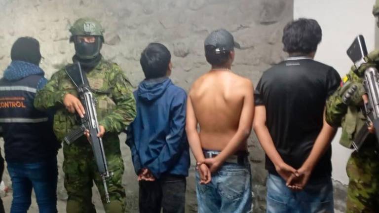 Adolescentes detenidos en fiesta clandestina en Quito portaban un arma y tendrían supuestos vínculos con bandas
