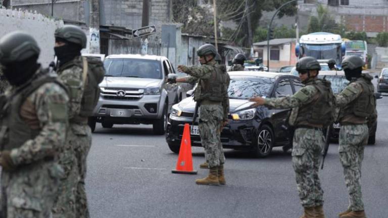 Toque de queda: Gobierno explica quiénes sí podrán movilizarse al aeropuerto de Guayaquil