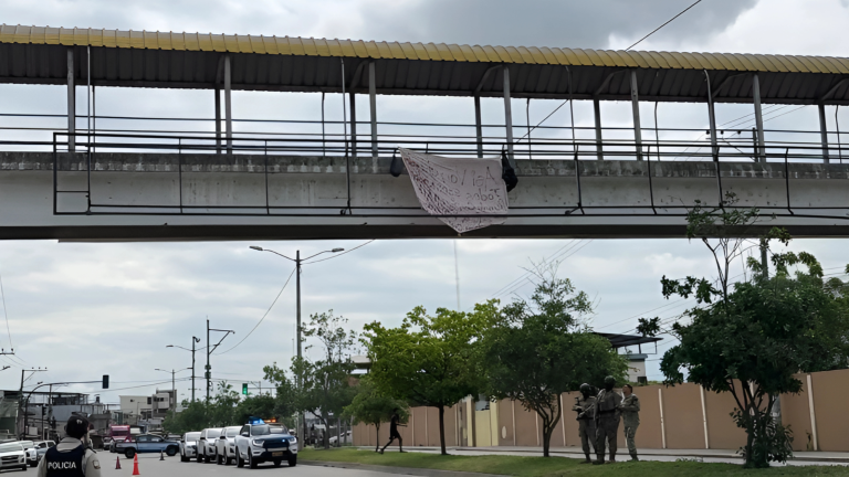 ¿Qué hay detrás del hallazgo de restos humanos colgados en un puente de Machala?