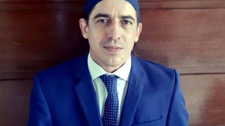 Estados Unidos propone revocar la visa de médico brasileño que celebró asesinato de Charlie Kirk