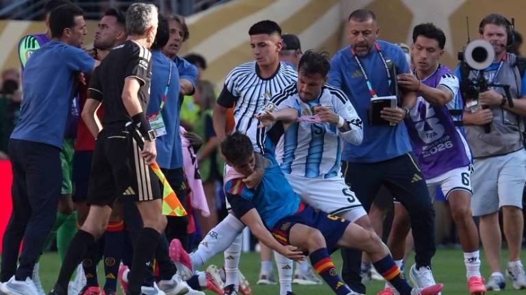 Leandro Paredes enfrenta a Gavi tras finalizar la final del Mundial 2026.