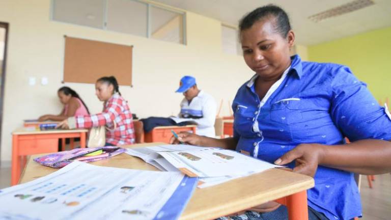 ¿Estudiar sin ir todos los días? Ministerio de Educación abre matrículas para jóvenes y adultos con estudios inconclusos