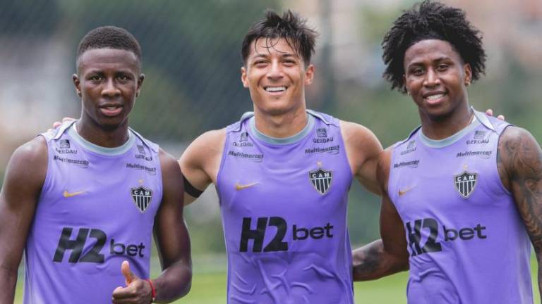 Alan Minda, Alan Franco y Ángelo Preciado durante un entrenamiento con el Atlético Mineiro.