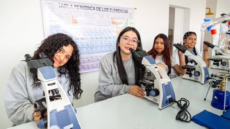 Ministerio de Educación pide verificación urgente de datos a estudiantes de Tercer Año de Bachillerato