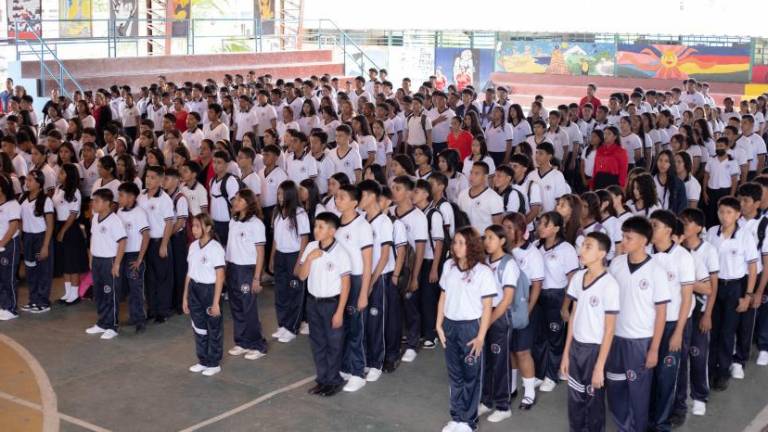 Ministerio de Educación fija límite para útiles y uniformes en colegios particulares y fiscomisionales