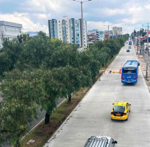 Los trabajos de conexión de tuberías corresponden a la intervención integral de la avenida Galo Plaza Lasso.