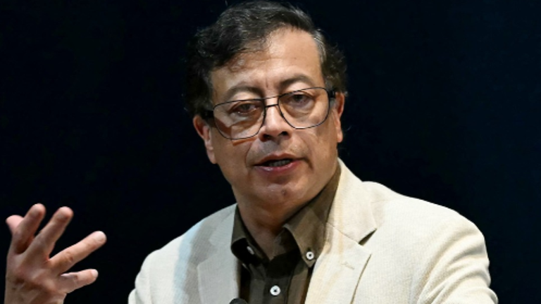 Gustavo Petro niega tener negocios con Luisa González y responde a acusaciones de Daniel Noboa