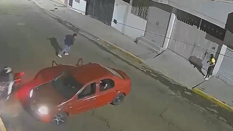 Hombre fue baleado tras resistirse al robo de su motocicleta en el sur de Quito