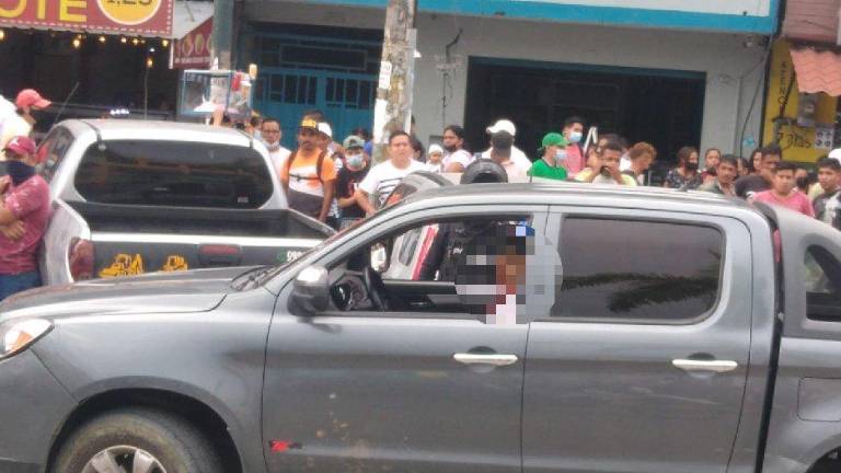 El exfuncionario fue atacado mientras circulaba en su camioneta.
