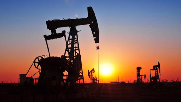 Petróleo cierra en alza en un mercado alentado por la OPEP