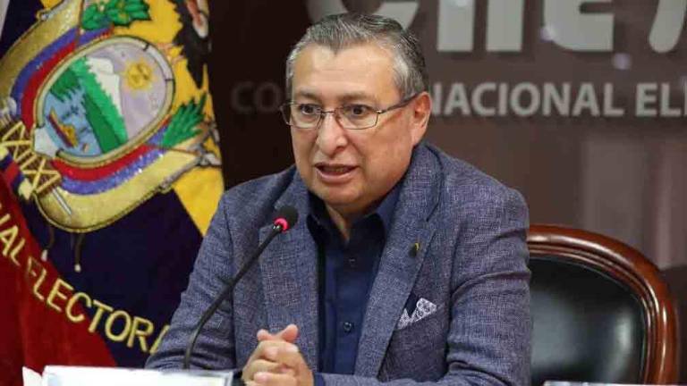 El presidente del CNE, José Cabrera, afirmó este jueves que la autoridad electoral analiza los argumentos de descargo que presentó la Presidencia de la República para frenar los pedidos de organizaciones y sindicatos.