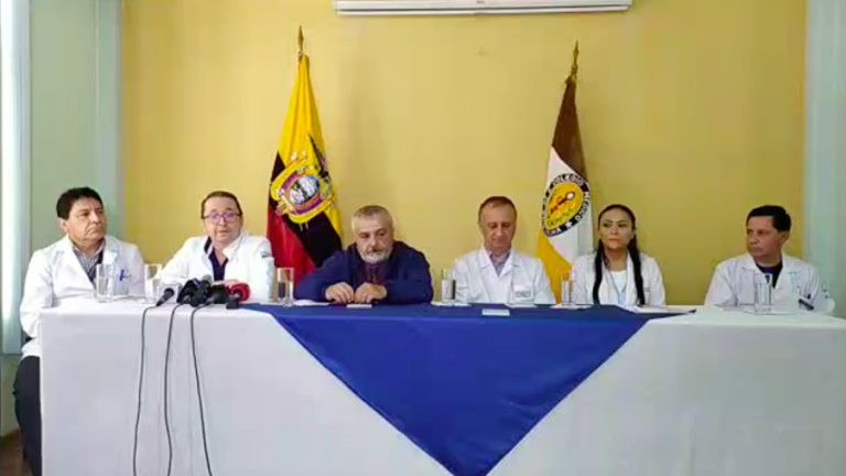 Médicos de Pichincha piden declaratoria de emergencia en el sistema de salud público.