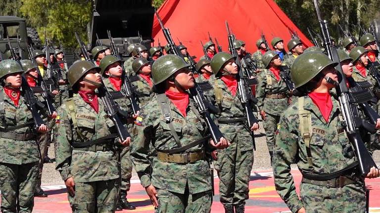 Dos mujeres que eran parte de la Tercera División del Ejército ‘Tarqui’, en Cuenca, habrían sido víctimas de violencia sexual.