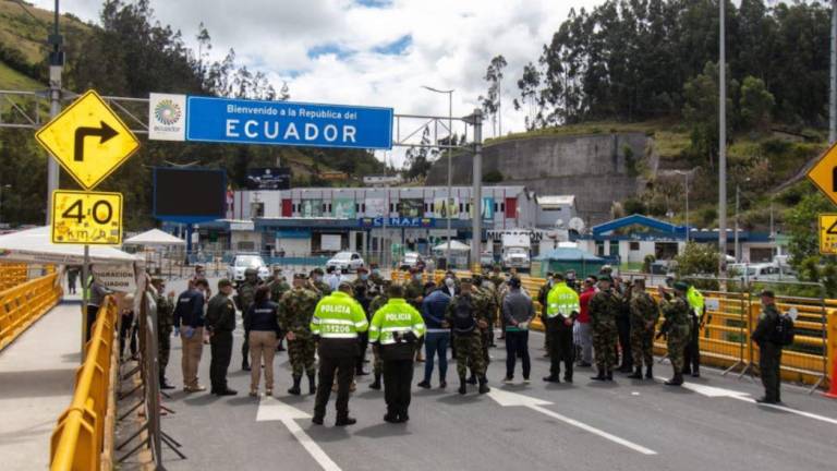 Ecuador ratifica que mantendrá cerrada su frontera con Colombia