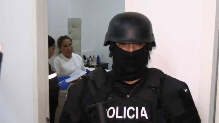 La Policía Nacional realizó 18 allanamientos en tres cantones manabitas.