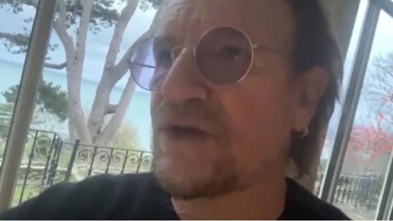Líder del grupo U2 estrena canción dedicada para los que luchan contra el coronavirus
