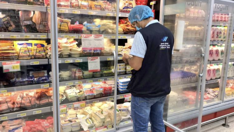 Leche, pan y fideo procesados dejarán de tener IVA 0%: SRI anuncia listado de alimentos que ahora pagarán el 15%