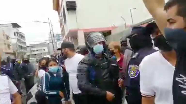 Viteri rechaza decisión judicial que permite el trabajo informal; se registran disturbios