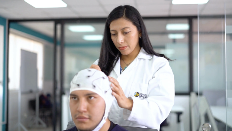 Ana Cecilia Villa Parra, segunda ecuatoriana en obtener el premio 'Mujeres en la Ciencia' de L'Oréal–Unesco