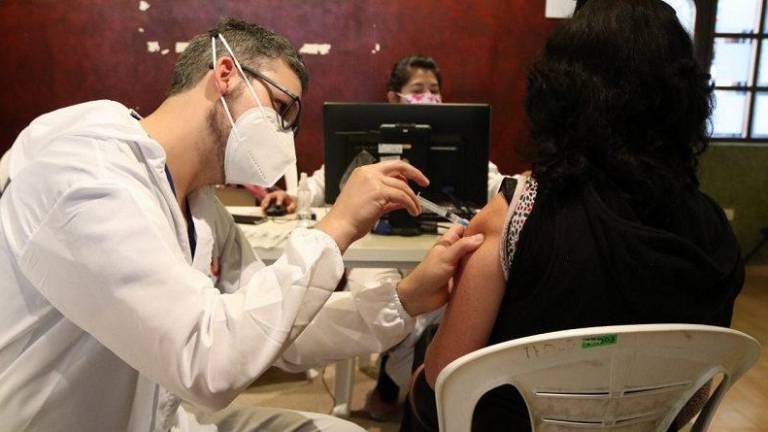 Guayaquil y Quito habilitan nuevos puntos de vacunación contra la COVID-19