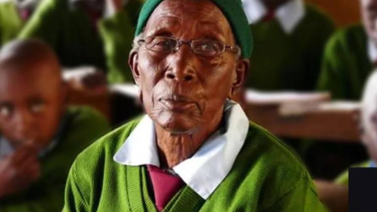 La estudiante de primaria más vieja del mundo muere en Kenia a los 99 años