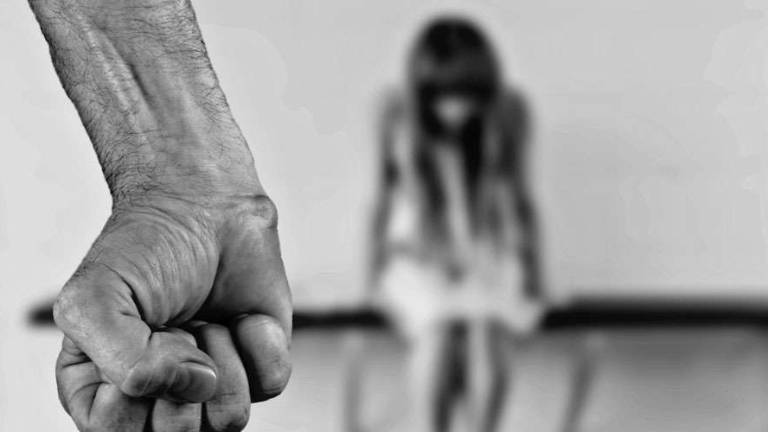 Violada por ser lesbiana: "Así aprenderás la lección"