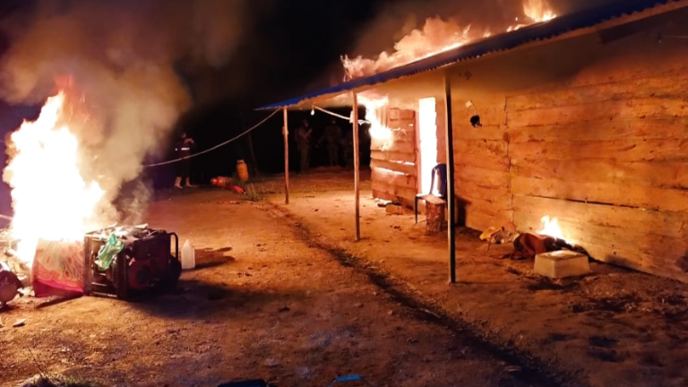 Desmantelan campamentos de minería ilegal en Azuay