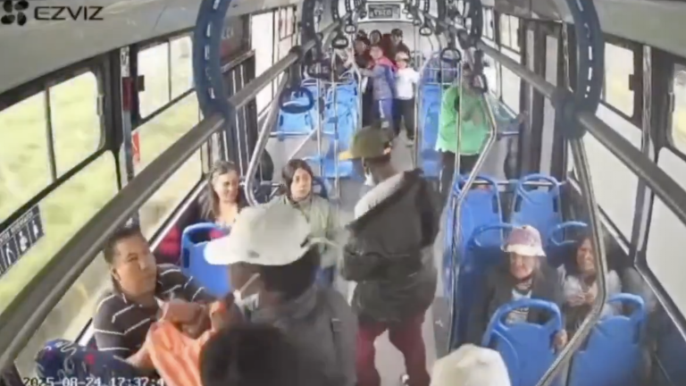 Asalto en bus de transporte público en Quito.