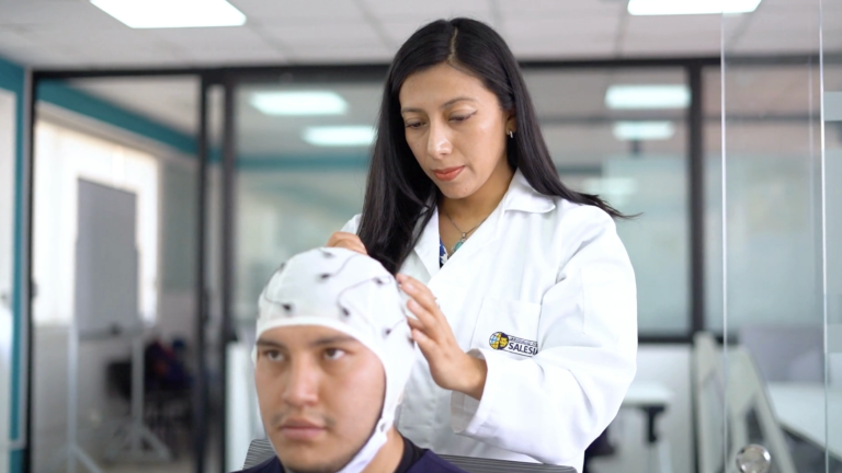 Ana Cecilia Villa Parra, segunda ecuatoriana en obtener el premio 'Mujeres en la Ciencia' de L'Oréal–Unesco