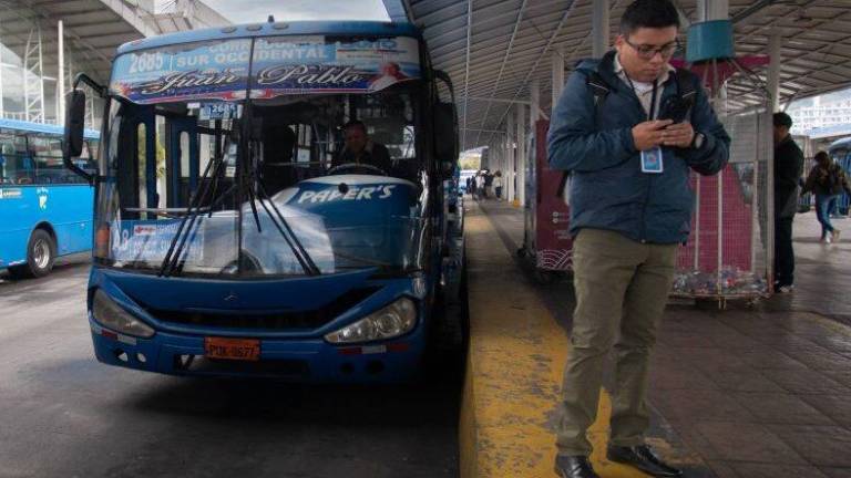 57 operadoras de transporte en Quito serán sancionadas tras paralizar el servicio y provocar caos: estas son las multas