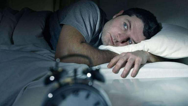 ¿Por qué dormir poco puede volvernos menos generosos?