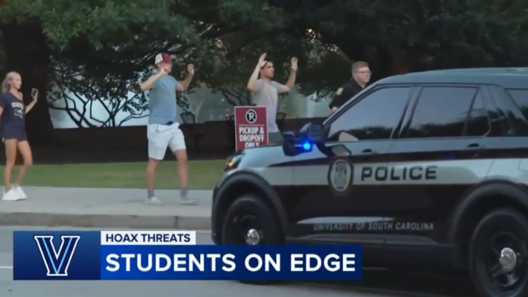 ¿Qué es el ‘Swatting’? La peligrosa práctica de llamadas falsas que alarma a universidades en EE.UU.