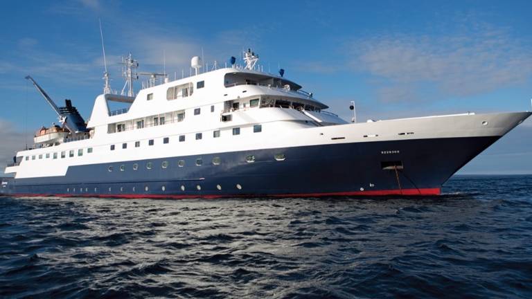 Barco "Celebrity Xpedition" no podrá operar en Galápagos