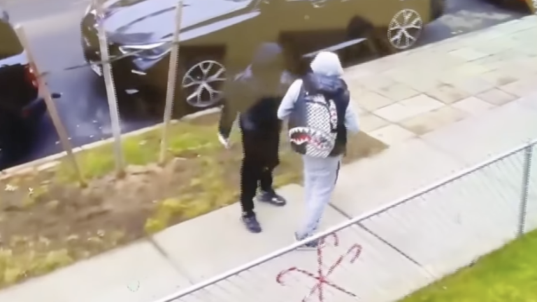 Ecuatoriano fue apuñalado en Queens tras salir de clases: dos sujetos quedaron detenidos