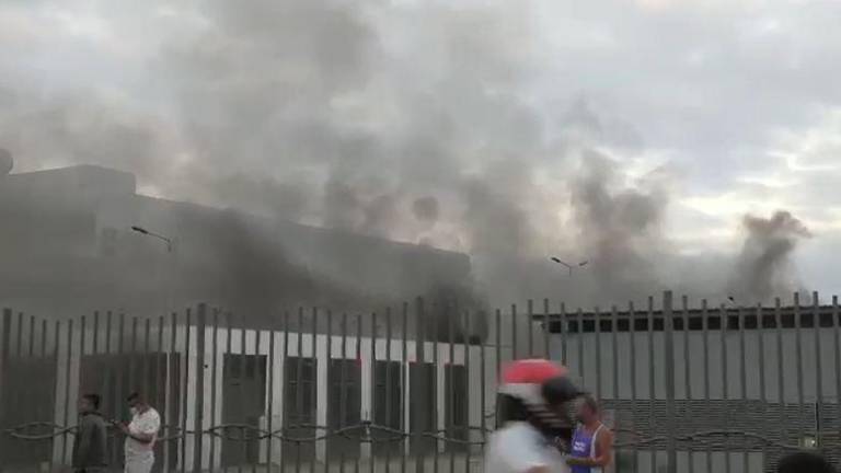 Largas columnas de humo por incendio en el hospital de Especialidades de Portoviejo
