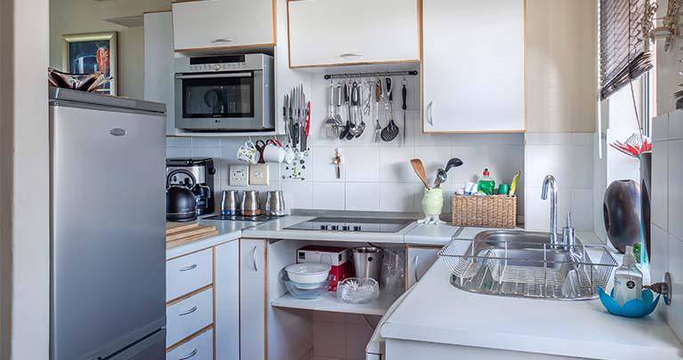 Estos errores en la decoración de tu cocina podrían hacerla lucir sucia y desordenada