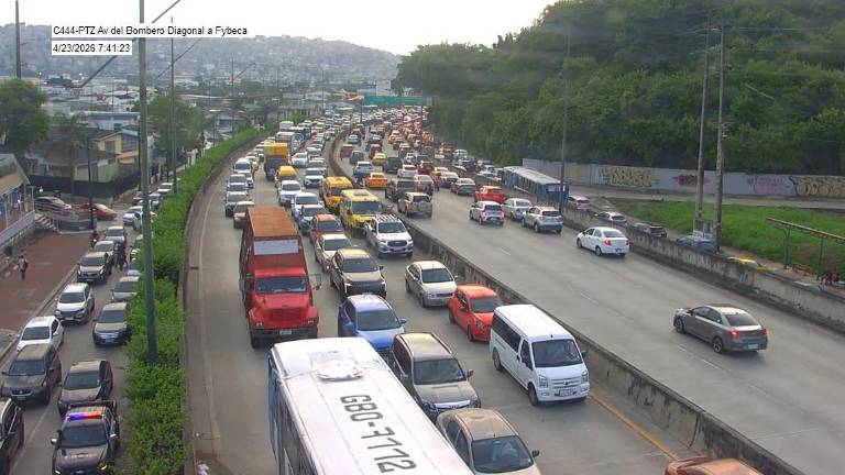 Guayaquil: ATM sanciona a contratista por grúa que generó colapso del tráfico en la Av. del Bombero