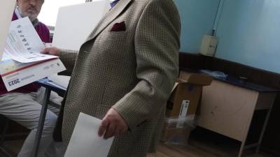 Hacía fila para sufragar, cuando de pronto le dio un infarto: Adulto mayor muere en recinto de Guayaquil Hacía fila para sufragar, cuando de pronto le dio un infarto: Adulto mayor muere en recinto de Guayaquil