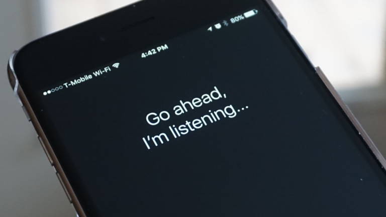 Apple suspende programa de escuchas de conversaciones privadas