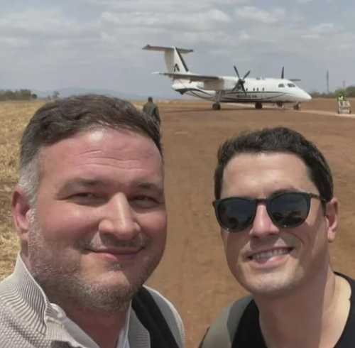 Henry Parra y Adam Hlavaty murieron en un accidente aéreo en Kenia.