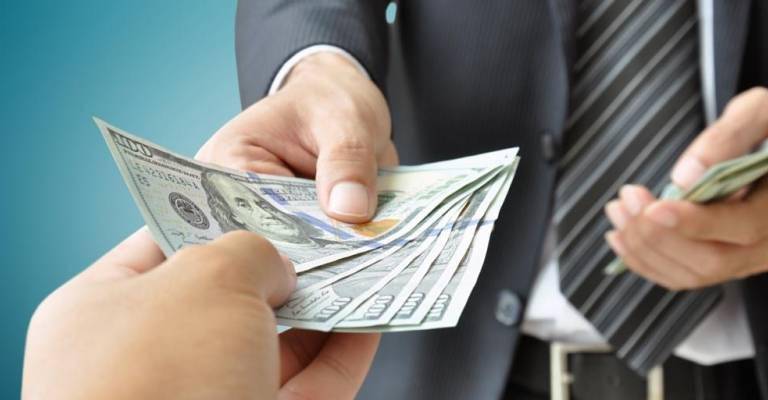 El 14 % de las empresas en Ecuador pretende incrementar salarios en 2022