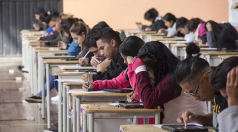 Ocho universidades de Ecuador advierten un “duro golpe para estudiantes de escasos recursos”
